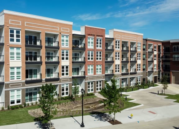 Building Exterior View at Berkshire Pullman, Frisco